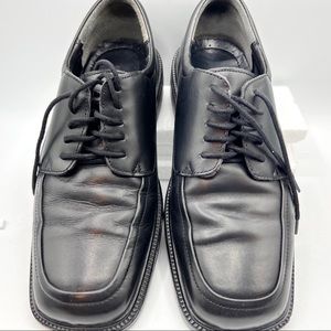 Mantles men’s Dress Shoes.  Sz 9.  Black Leather upper.    Square toe